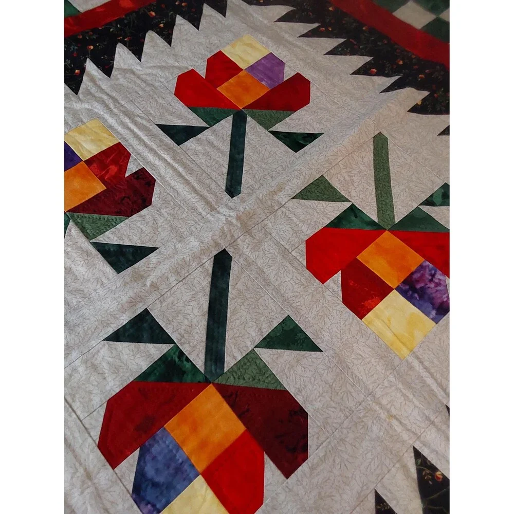 Tulip Pattern Quilted Throw